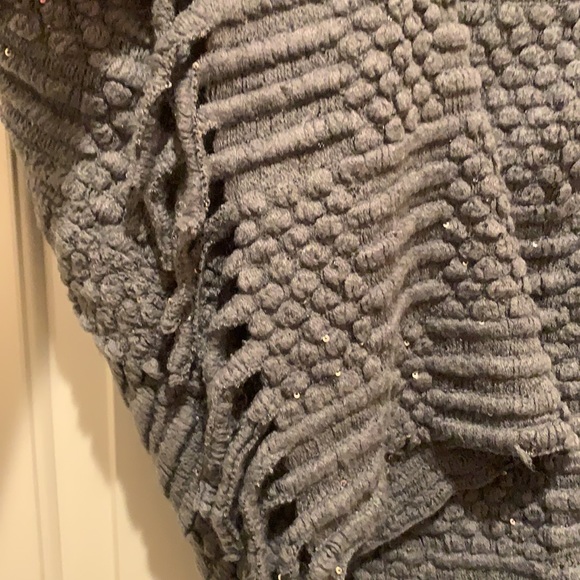 Vertigo Textured Sequin Knit Fringe Poncho OS NWT - Picture 6 of 8